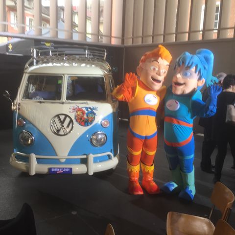 Hippie Bus als Eventfahrzeug bei einem Firmenevent